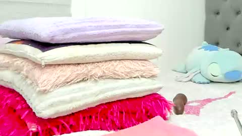 Snapshot of elizabeth_18_ chatting on 07-19-26, 05:00 ELIZA online show from 07-19-26, 05:00
