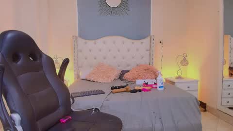 Elizabeth  online show from 05-30-26, 10:12