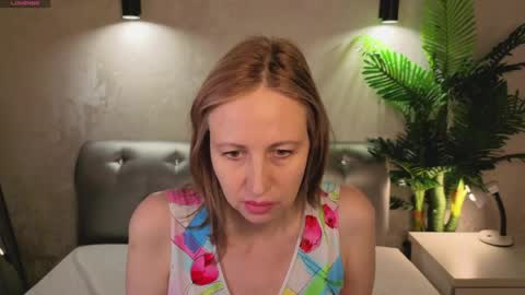 Elizabeth online show from 03-26-26, 01:01