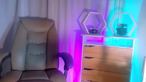 Snapshot of elizabethcampbell chatting on 07-17-26, 01:23 Lizzy online show from 07-17-26, 01:23