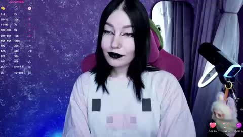 Snapshot of elizabethflowerr chatting on 06-11-26, 12:03 Eli online show from 06-11-26, 12:03
