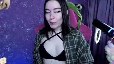 Snapshot of elizabethflowerr chatting on 06-30-26, 04:02 Eli online show from 06-30-26, 04:02