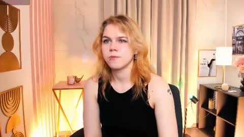 Snapshot of elizabethvane chatting on 06-18-26, 09:25 Elizabeth online show from 06-18-26, 09:25