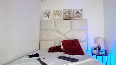 Snapshot of elizawiliamst chatting on 07-15-26, 11:48 Eliza online show from 07-15-26, 11:48