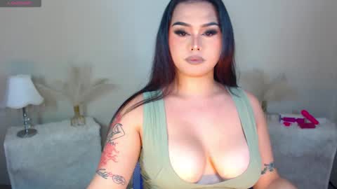 HI ITS ME ELLA online show from 12-01-25, 04:12