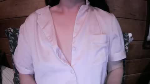 Snapshot of ella_girlnextdoor chatting on 09-13-25, 11:10 Ella - Girl Next Door online show from 09-13-25, 11:10