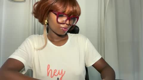 Snapshot of ella_laurel chatting on 04-10-26, 02:55 Ella online show from 04-10-26, 02:55