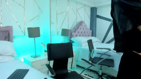 Snapshot of ellaamuller chatting on 02-25-25, 06:20 Ellaa Muller online show from 02-25-25, 06:20