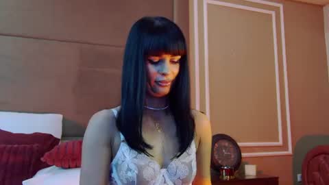 Snapshot of ellalux chatting on 06-13-26, 05:27 ellalux online show from 06-13-26, 05:27