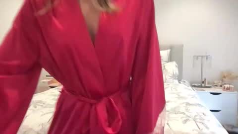 Ella online show from 05-04-26, 03:02