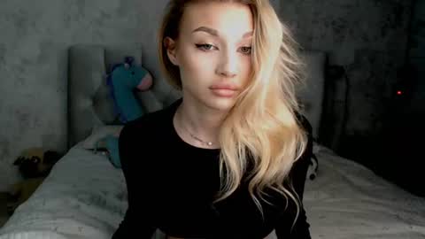 Snapshot of ellamilla chatting on 06-14-26, 01:13 ellamilla online show from 06-14-26, 01:13