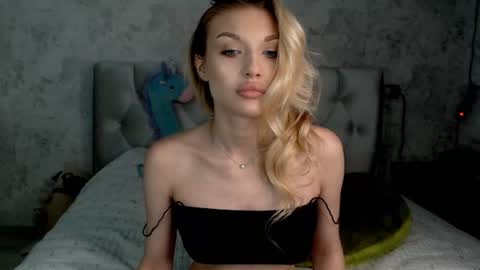 Snapshot of ellamilla chatting on 06-23-26, 12:36 ellamilla online show from 06-23-26, 12:36