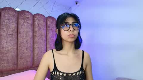 Snapshot of ellie_bloom18 chatting on 01-09-26, 06:42 Ellie Bloom online show from 01-09-26, 06:42