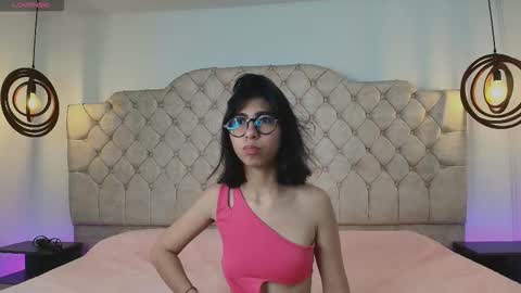 Snapshot of ellie_bloom18 chatting on 01-14-26, 01:06 Ellie Bloom online show from 01-14-26, 01:06