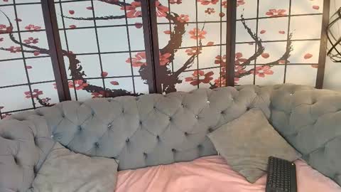 Snapshot of ellie_bloom18 chatting on 01-18-26, 06:01 Ellie Bloom online show from 01-18-26, 06:01