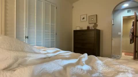 ellie  online show from 02-25-26, 10:19