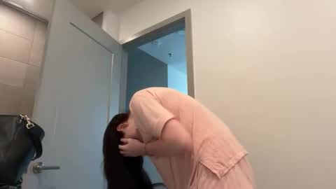 ellie  online show from 03-11-26, 08:04