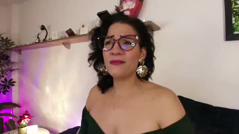 elliee1 online show from 06-03-26, 12:19