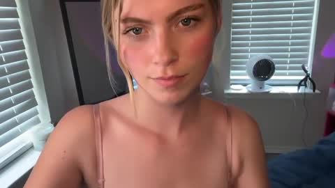 Ellie online show from 04-16-26, 09:39