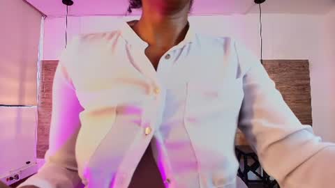 Snapshot of elliee_alves chatting on 06-18-26, 05:17 elliee_alves online show from 06-18-26, 05:17