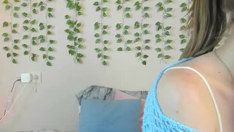 Snapshot of ellierough chatting on 06-17-26, 04:04 ellierough online show from 06-17-26, 04:04
