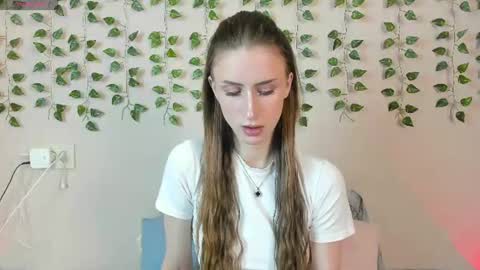 Snapshot of ellierough chatting on 06-18-26, 04:24 ellierough online show from 06-18-26, 04:24