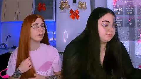 Snapshot of ellies_8 chatting on 01-28-25, 10:56 Ellie online show from 01-28-25, 10:56