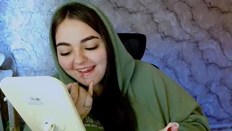 Snapshot of ellies_8 chatting on 09-25-25, 06:50 Ellie online show from 09-25-25, 06:50