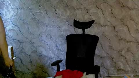 Snapshot of ellies_8 chatting on 10-05-25, 05:06 Ellie online show from 10-05-25, 05:06