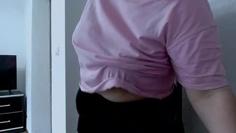 Snapshot of ellies_8 chatting on 04-07-26, 07:31 Ellie online show from 04-07-26, 07:31