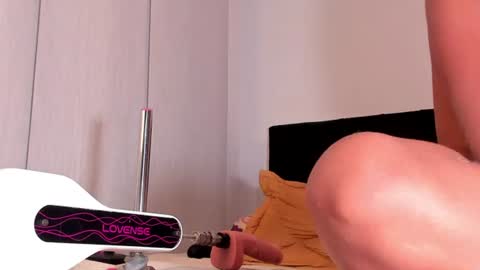 Ellie Santos online show from 06-12-26, 02:32