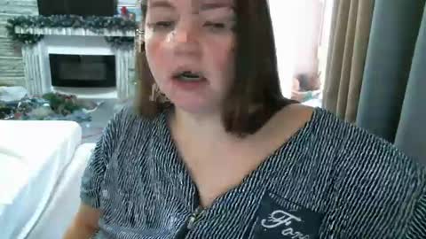 Snapshot of ellimol chatting on 12-13-24, 01:01 EliMoL online show from 12-13-24, 01:01