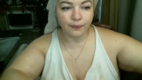 Snapshot of ellimol chatting on 12-24-24, 10:11 EliMoL online show from 12-24-24, 10:11