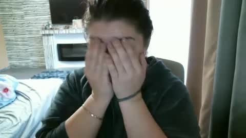 Snapshot of ellimol chatting on 03-10-25, 07:53 EliMoL online show from 03-10-25, 07:53