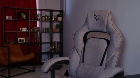Elin online show from 05-26-26, 09:27