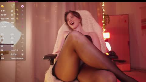 Snapshot of elly_belly chatting on 02-21-26, 03:57 Elly online show from 02-21-26, 03:57