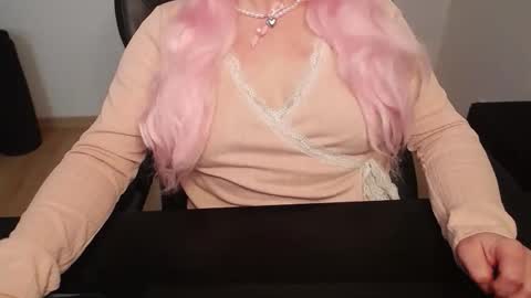 Elly online show from 03-31-26, 03:34