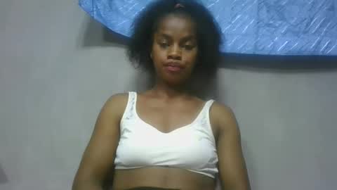 elodie228680 online show from 05-13-26, 07:06