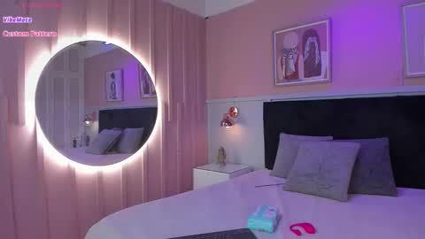 Snapshot of elodie_walker chatting on 03-03-26, 11:38 Elodie online show from 03-03-26, 11:38