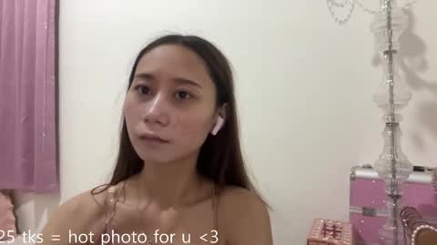 Snapshot of eloisprovino chatting on 06-08-26, 04:13 Eva online show from 06-08-26, 04:13