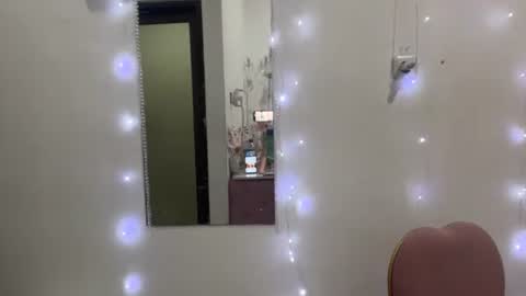 Snapshot of eloisprovino chatting on 07-24-26, 04:32 Eva online show from 07-24-26, 04:32