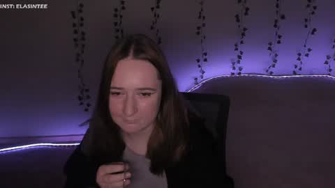 Ela give me a thumbs up if you like it  and this is important for the development of the account online show from 06-20-26, 03:31