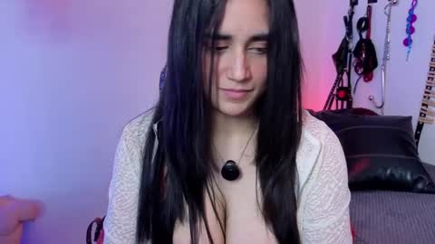 elowen_halley1 online show from 04-10-26, 07:40