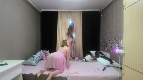 Elsa  online show from 03-30-26, 03:40