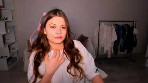 Luna online show from 11-04-25, 03:22