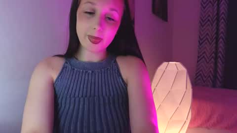 Snapshot of em1l1a chatting on 09-25-25, 06:11 Em1l1a online show from 09-25-25, 06:11