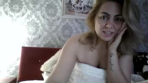 Snapshot of em_roqueen chatting on 04-25-26, 12:46 Em online show from 04-25-26, 12:46