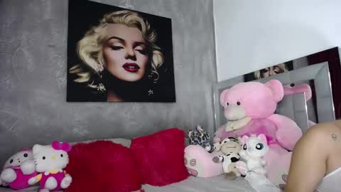 EmaFox online show from 10-11-25, 03:17