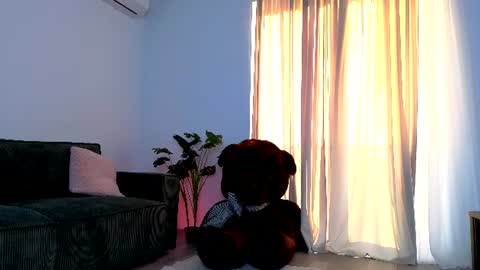 Snapshot of emahallee chatting on 06-17-26, 02:58 Ema online show from 06-17-26, 02:58