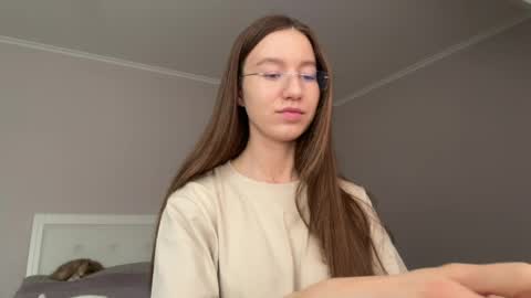 Snapshot of emberfamn chatting on 05-08-26, 01:27 Alina online show from 05-08-26, 01:27